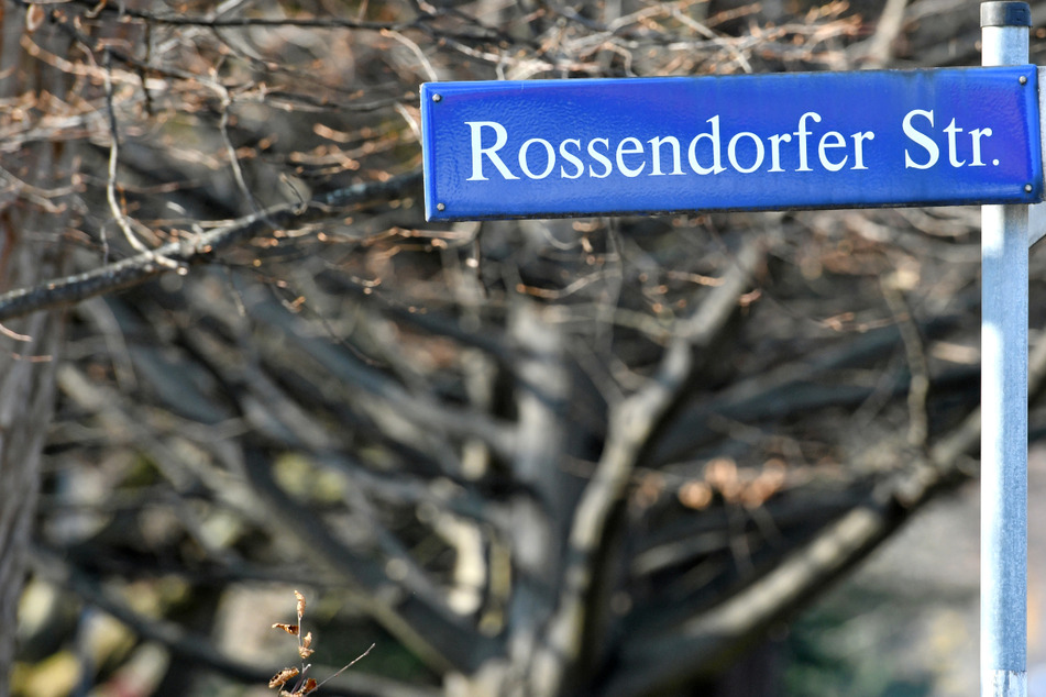 Die Betrüger sprachen den Mann auf der Rossendorfer Straße in Bühlau an.