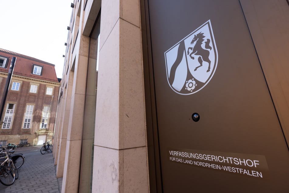 Der Verfassungsgerichtshof des Landes Nordrhein-Westfalen hat seinen Sitz in der Innenstadt von Münster.