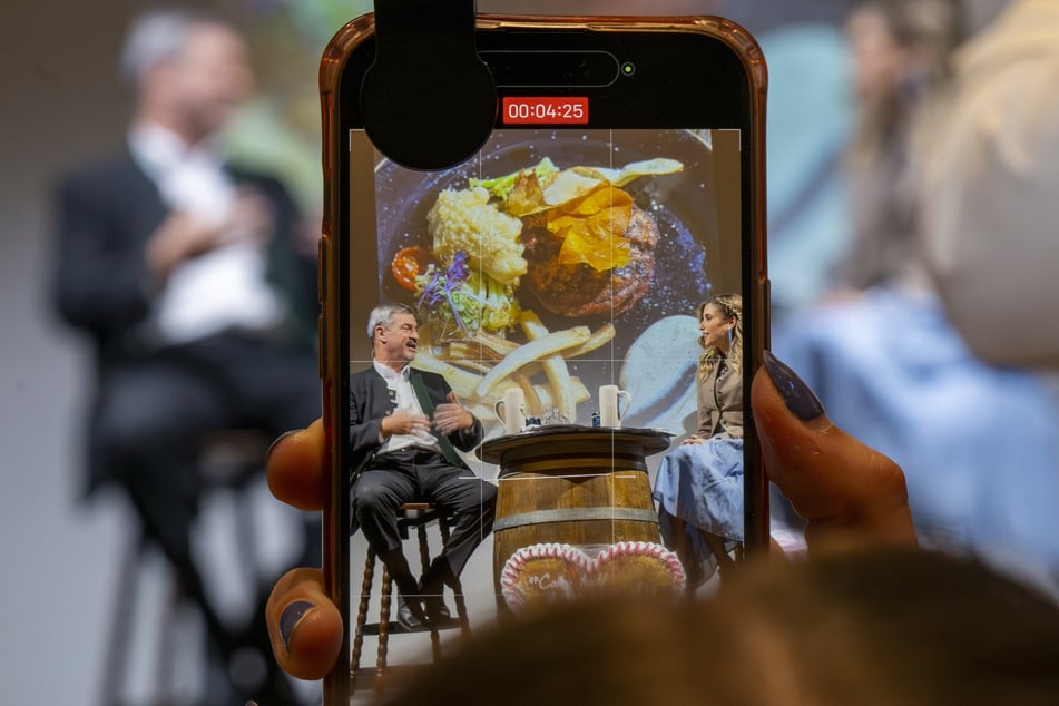 Das Social-Media-Format "Söder isst" erklärt Cathy Hummels zum Kulturgut.