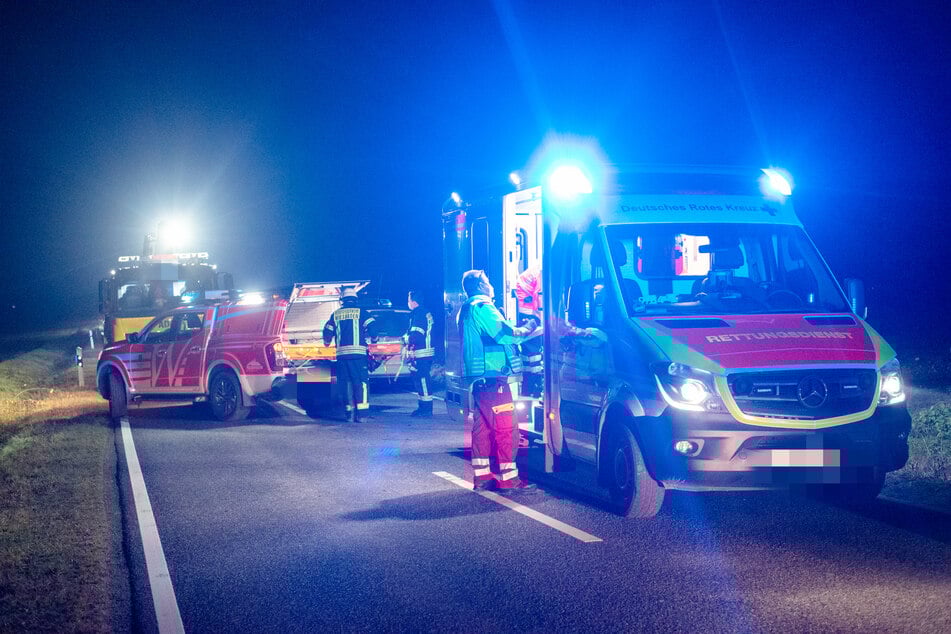 Fußgänger von Auto schwer verletzt, doch als Retter eintreffen, fehlt jede Spur von ihm