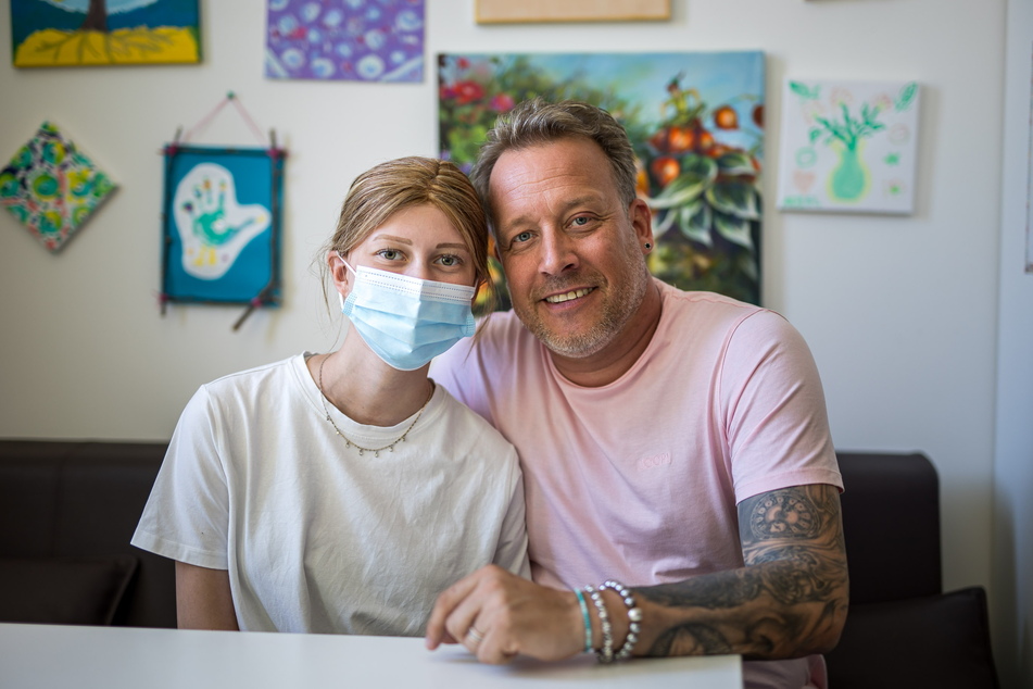 "Wir hatten viel Glück, wollen etwas davon abgeben": Milena (16) und ihr Stiefvater Steven Richter (53) starteten eine Spendenaktion für neue Avatare.