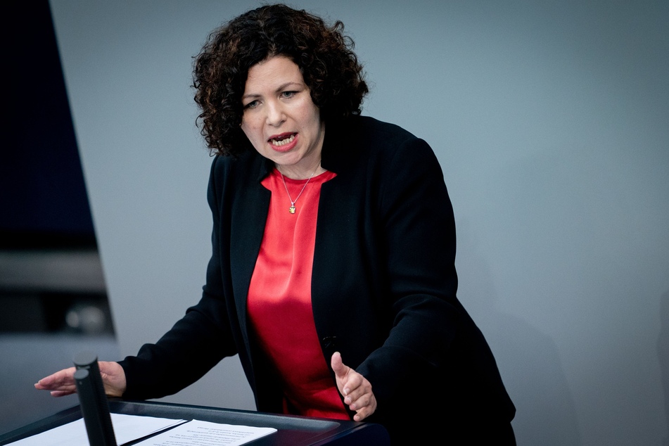 Amira Mohamed Ali, Fraktionsvorsitzende Die Linke, spricht im Bundestag.