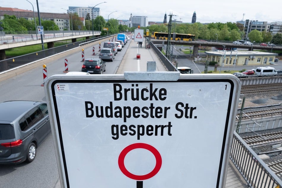 Dresden: Situation an Brücke Budapester Straße dramatisch: Weitere Spanndrähte gerissen