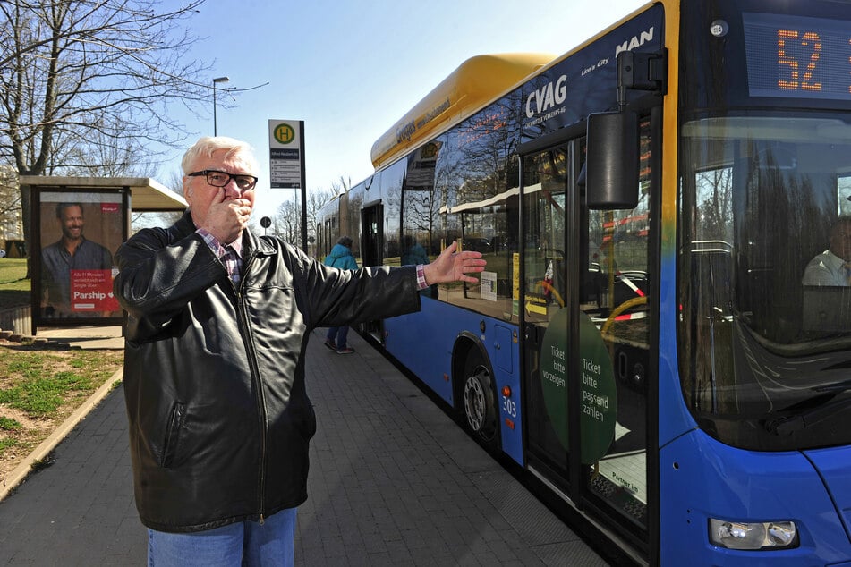 Werner Klemm (74) fordert: Mehr Busse oder Mundschutz für alle Passagiere.