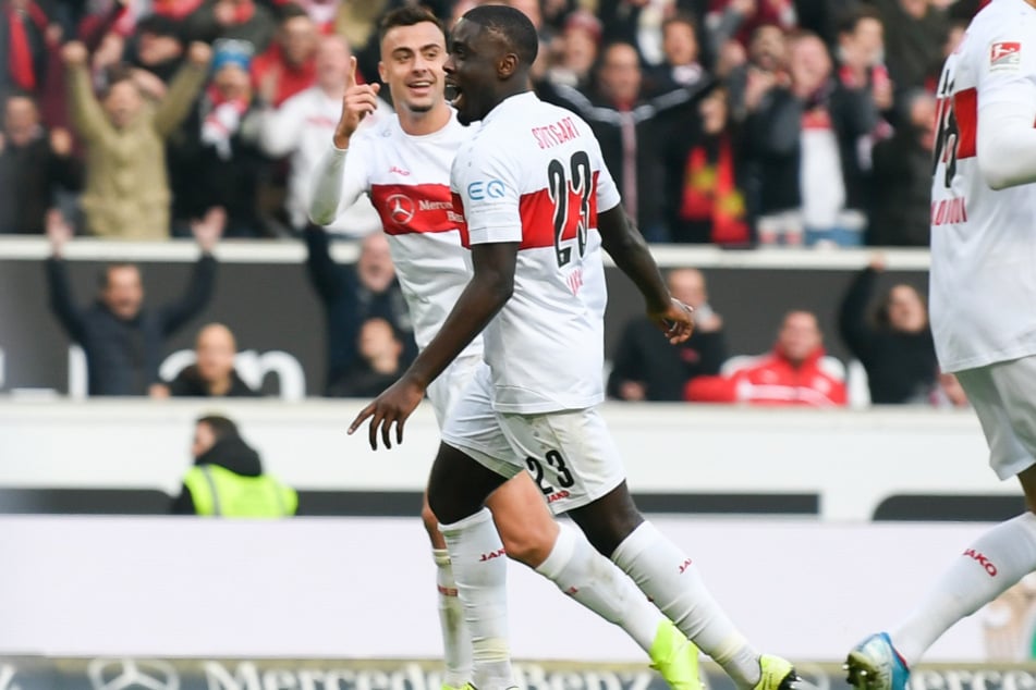 Orel Mangala (22) jubelt im Vordergrund, dahinter Philipp Förster (25).