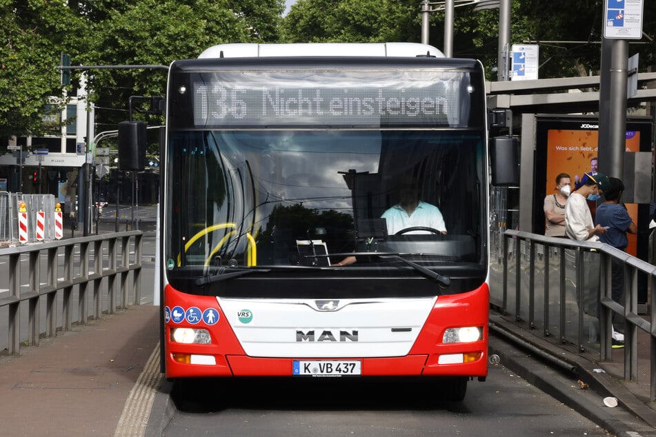 In einem Bus in Köln ist es zu einer heftigen Auseinandersetzung gekommen. (Symbolbild)