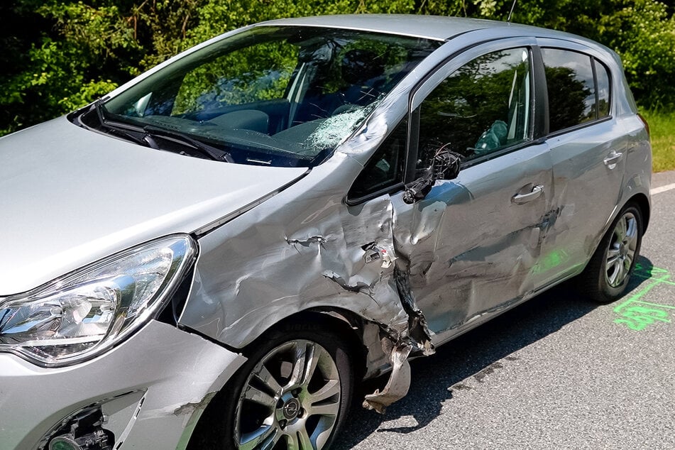Die Autofahrerin blieb unverletzt, ihr Wagen wurde allerdings erheblich beschädigt.