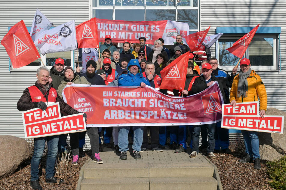 "Wir leisten Widerstand und fordern den Standorterhalt!", war Donnerstagmittag in Dresden-Reick laut und deutlich zu hören.