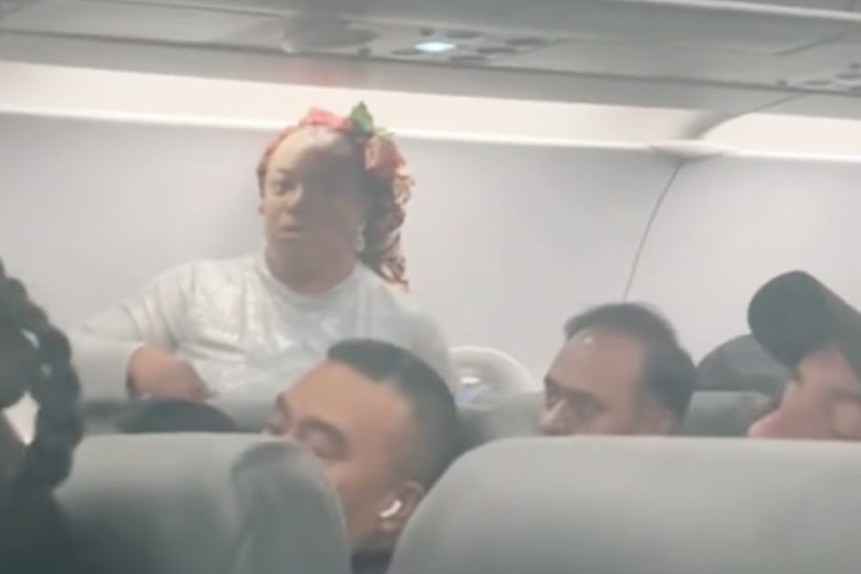 Handy vergessen - und das gute Benehmen gleich noch mit: Diese Frau rastete auf einem Flug von San Diego nach Las Vegas aus.