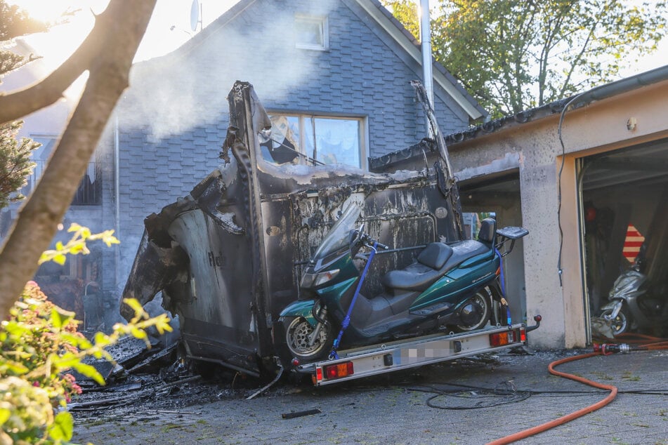 Das Wohnmobil brannte komplett aus.