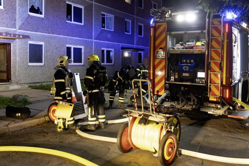 Brand in Wohnblock in Südthüringen: Fast ein Dutzend Menschen landen im Klinikum!