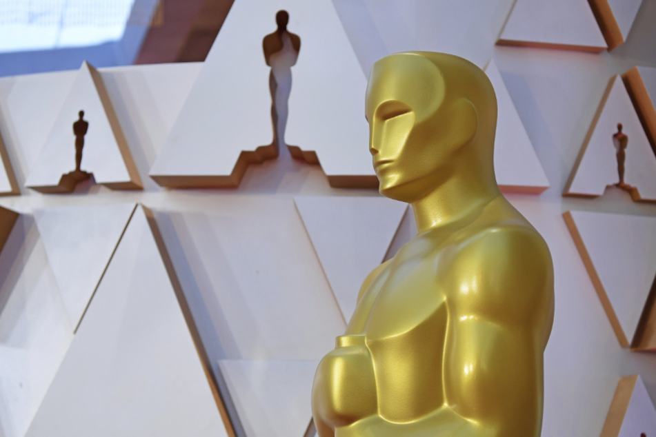 Eine Oscar-Statue steht während der Vorbereitungen für die 92. Oscar-Verleihung vor dem Dolby Theater. (Archivbild)