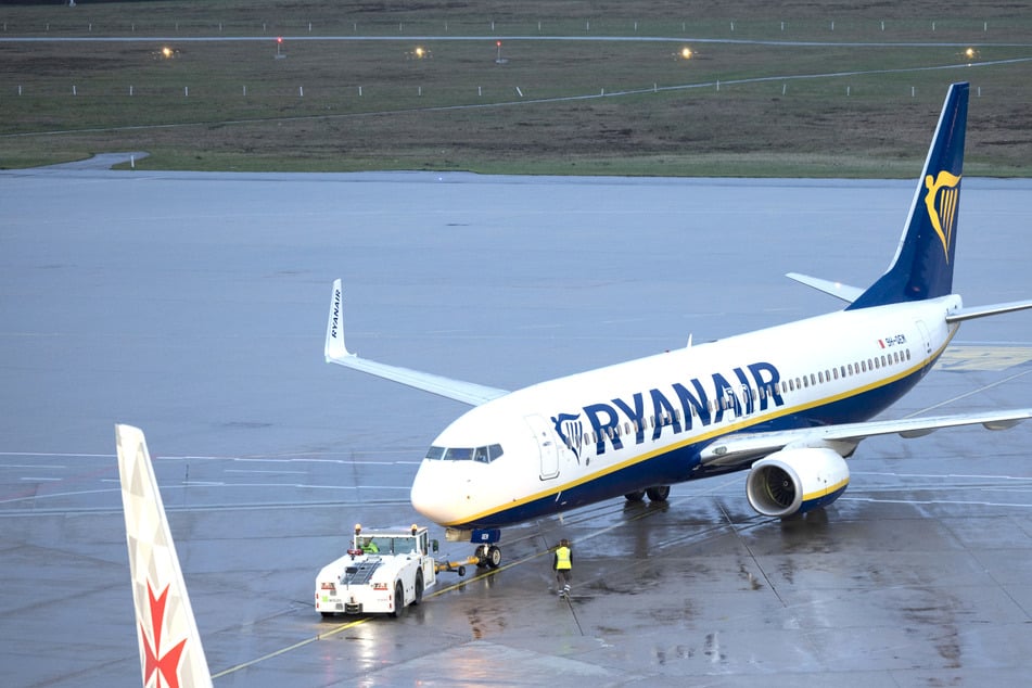 Nach medizinischem Notfall und Erster Hilfe: Mann stirbt an Bord auf Flug nach England