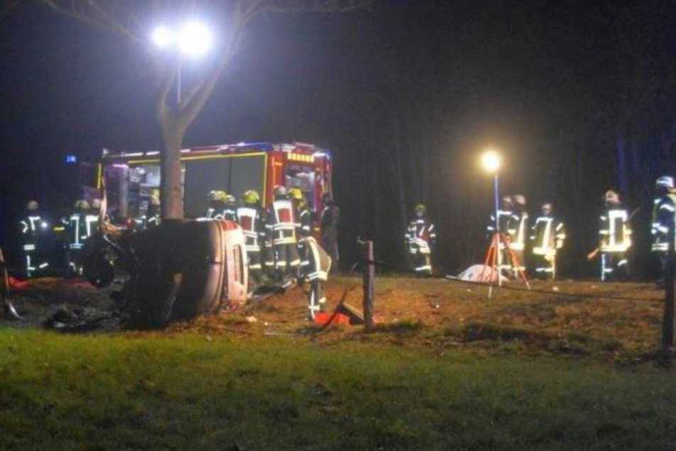 Der 41-jährige Fahrer starb noch am Unfallort.