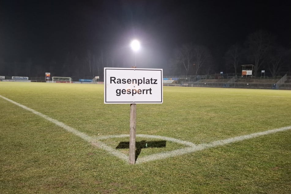 Nach 15 Minuten sperrten die Gastgeber den Rasenplatz in Bautzen.