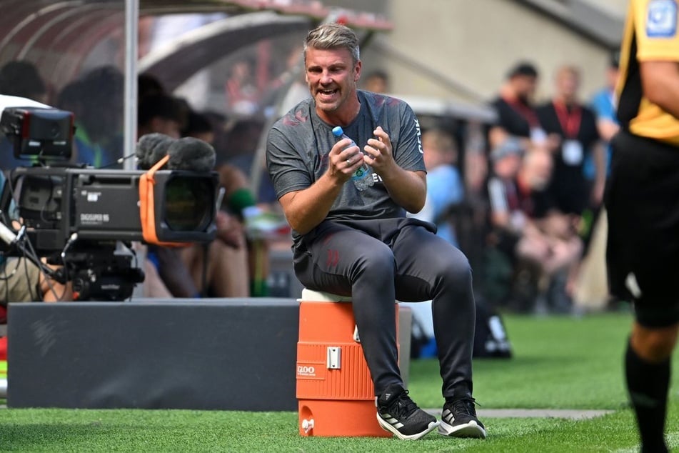 FC-Trainer Lukas Kwasniok (44) sieht bei seiner Mannschaft noch viel Luft nach oben.