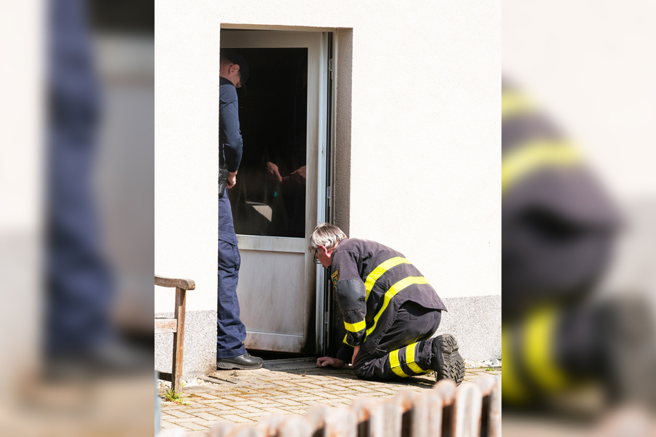 An allen Türen legte der Maskenmann Feuer.