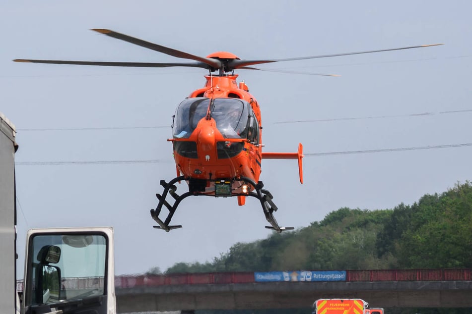 Nach einem Unfall musste am Freitagabend ein Rettungshubschrauber auf dem Westlichen Berliner Ring landen. (Symbolfoto)