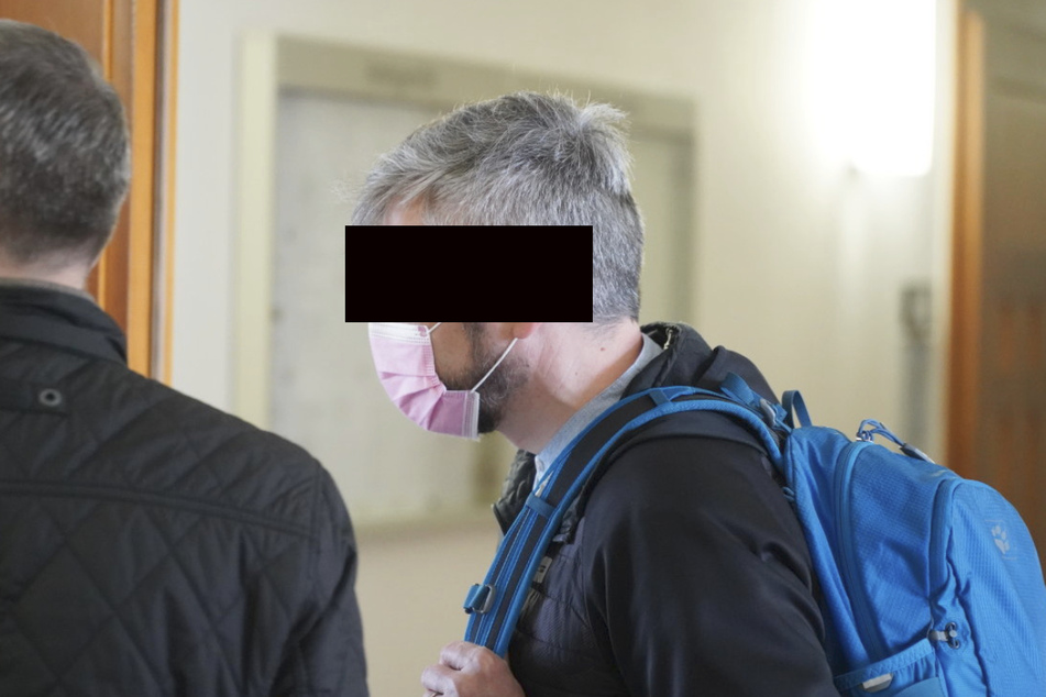Der Revier-Polizist aus der Lausitz (47) musste vor den Amtsrichter in Bautzen.