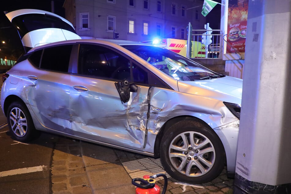 Am Opel entstand Totalschaden.
