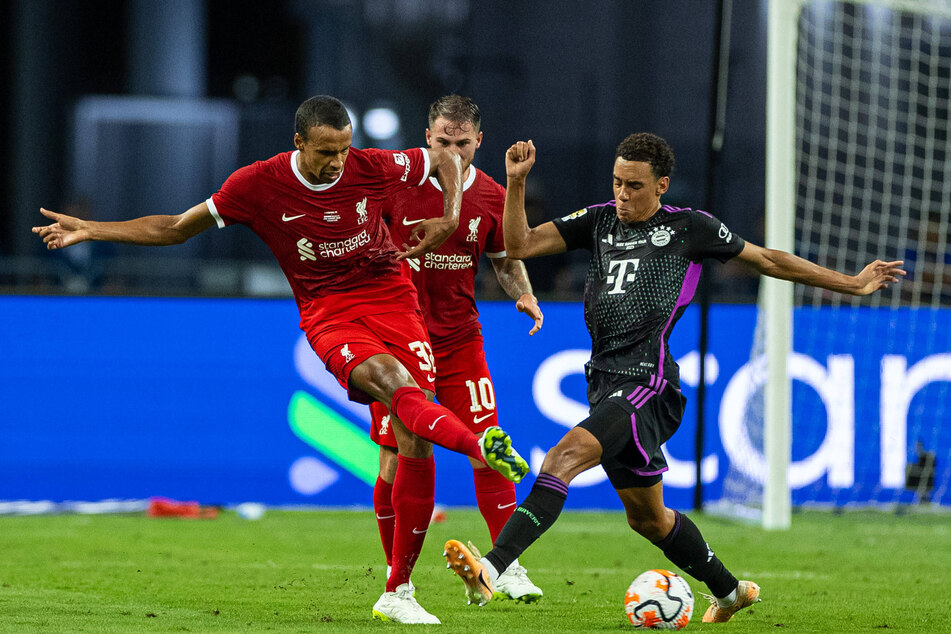 Jamal Musiala (r.) und Co. erspielten sich im Nationalstadion Singapurs gegen den FC Liverpool am Ende einen knappen 4:3-Sieg.