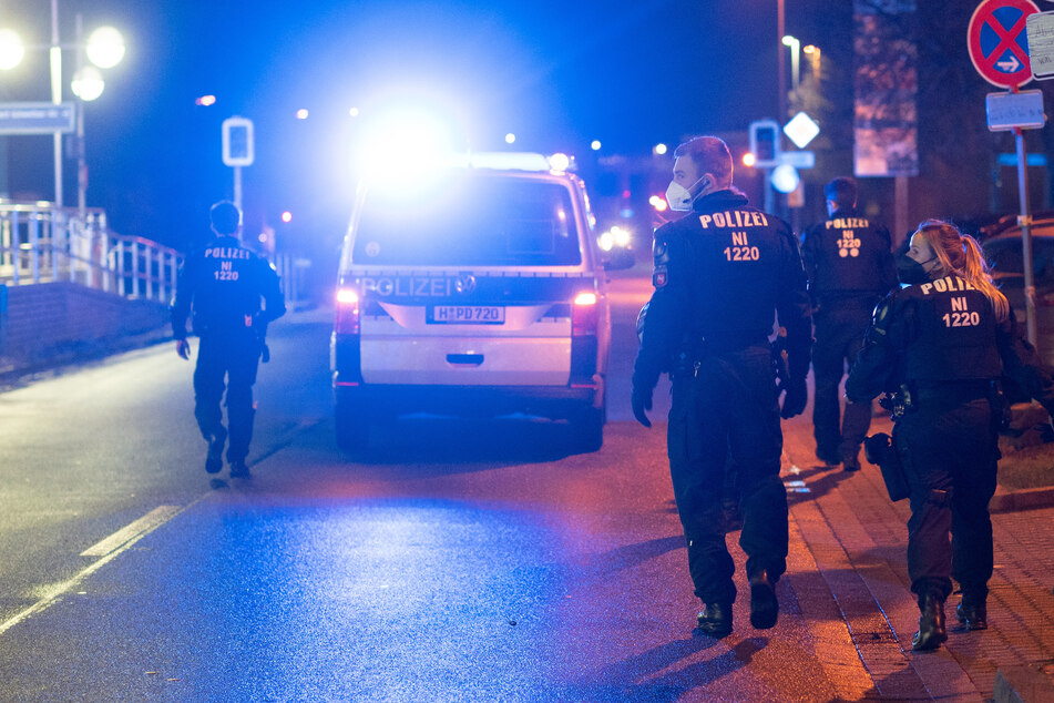 Die Polizei musste in Hannover Hunderte Jugendliche aufhalten. (Symbolbild)