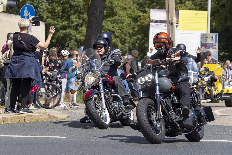 Mit ihren Harleys zogen die Biker durch Dresden.