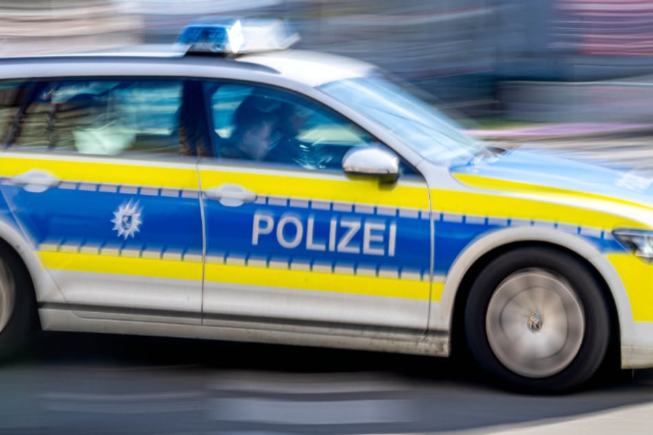 "Phobie vor Polizeibeamten": Mann rast auf Polizistin zu und liefert sich Verfolgungsjagd