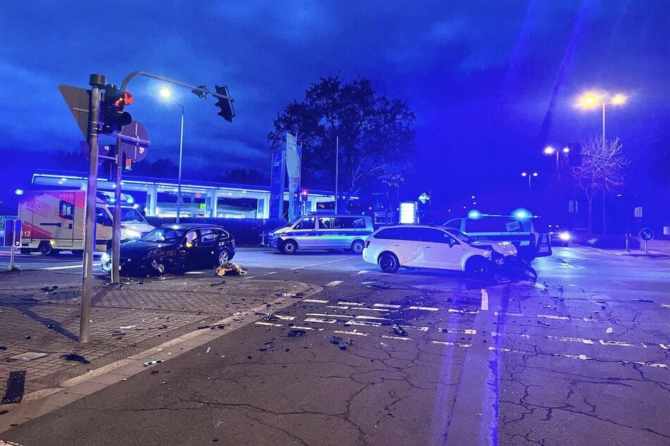 Schwerer Crash an Erfurter Kreuzung: Frau erleidet Polytrauma