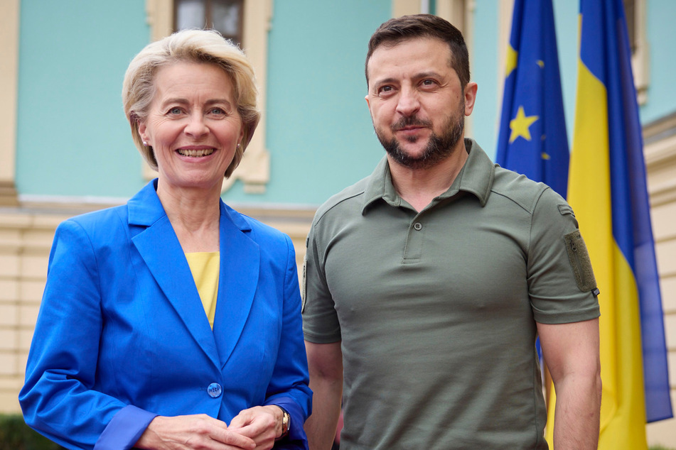 Der ukrainische Präsident Wolodymyr Selenskyj (44) mit EU-Kommissionschefin Ursula von der Leyen (64, CDU).