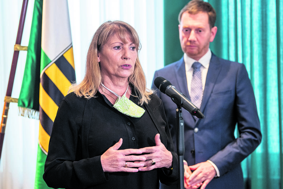 Verschärfte Regeln: Gesundheitsministerin Petra Köpping (62, SPD) gibt heute die neue Corona-Schutzverordnung für Sachsen bekannt. Sie plädiert auch für Änderungen im Grenzverkehr mit Tschechien, während Ministerpräsident Michael Kretschmer (45, CDU) weiter nicht an Grenzschließungen denkt.