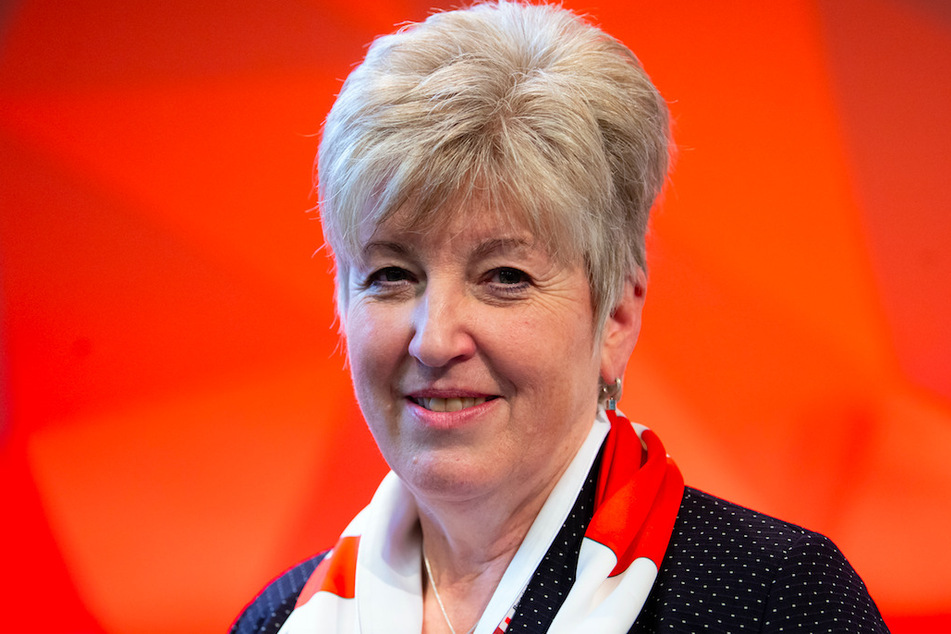 Die Präsidentin des Bayerischen Roten Kreuzes (BRK), Angelika Schorer (63), will mehr Geld in die Pflege stecken.