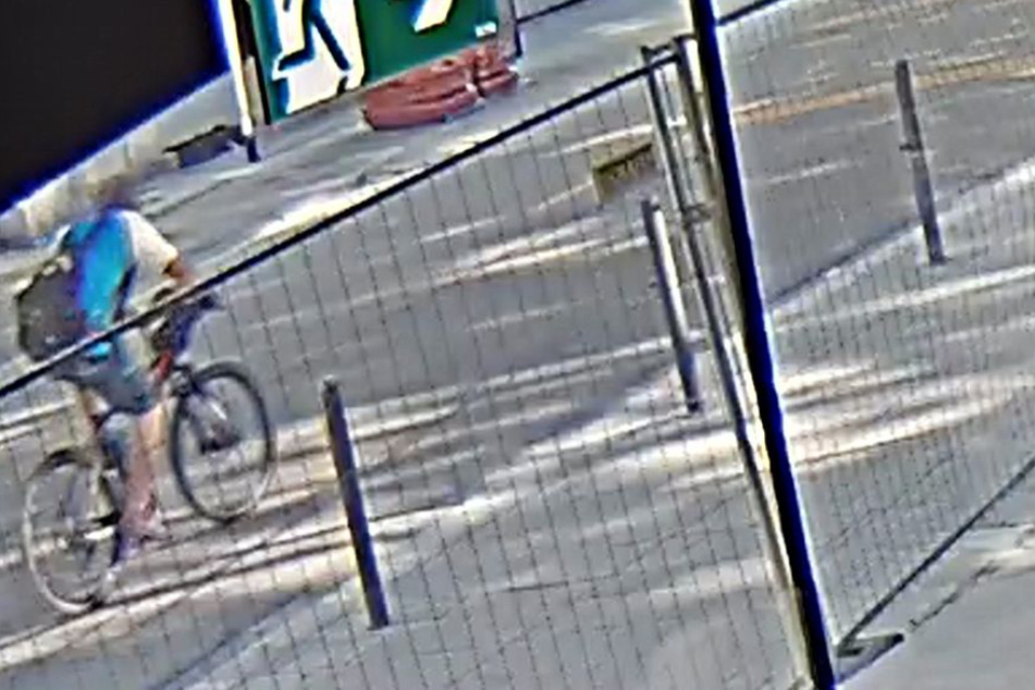 Die Polizei sucht mit diesen Bildern nach dem flüchtigen Fahrradfahrer.