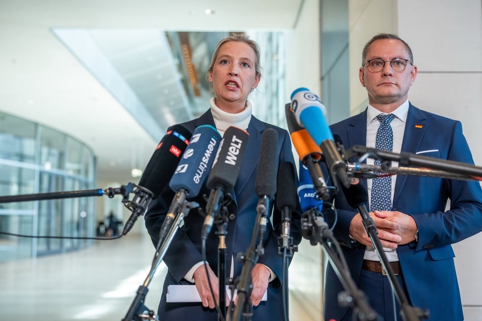 Die AfD-Parteichefs Alice Weidel (46, l.) und Tino Chrupalla (50, r.) sind wenig erfreut über die Nicht-Wahl ihrer sechs Kandidaten.