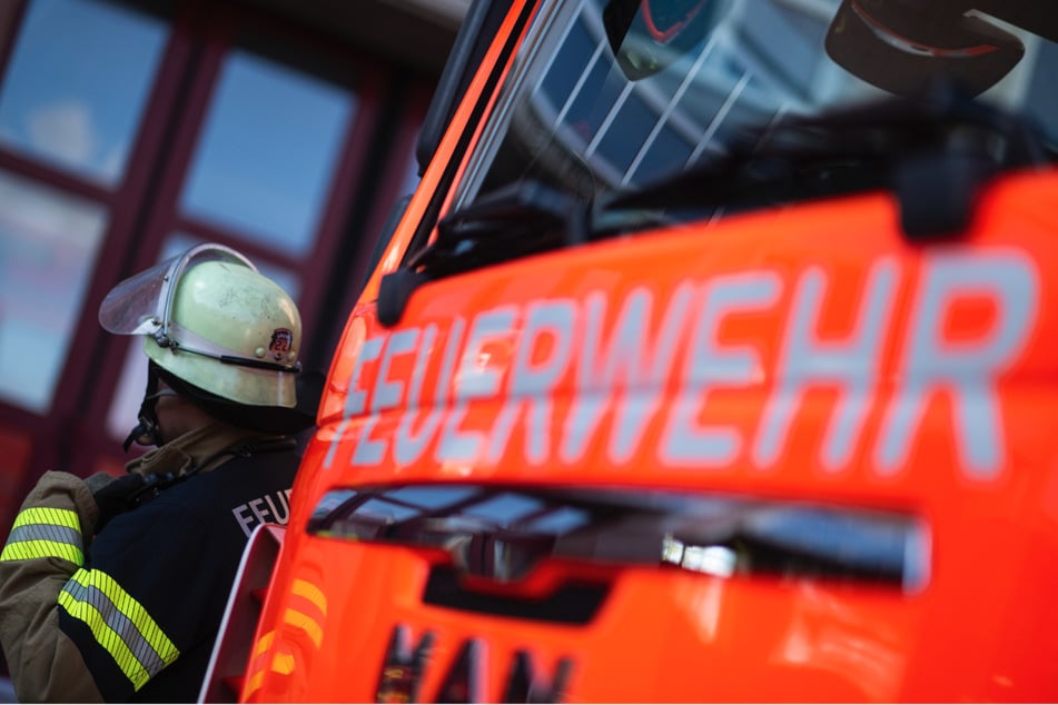 Hamburg: Feuer am S-Bahnhof: Ein Verletzter, Zugverkehr unterbrochen