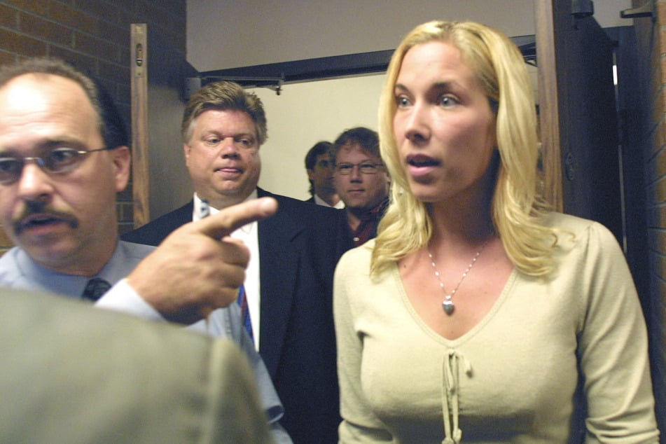 Am 1. Juli 2003 musste Kim Scott unter anderem wegen Drogenbesitz vor Gericht erscheinen. Nur einer von vielen Terminen ...