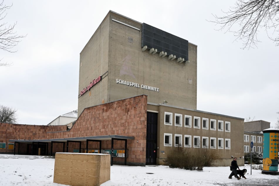 Eine Sanierung ist für das marode Schauspielhaus nicht in Sicht.