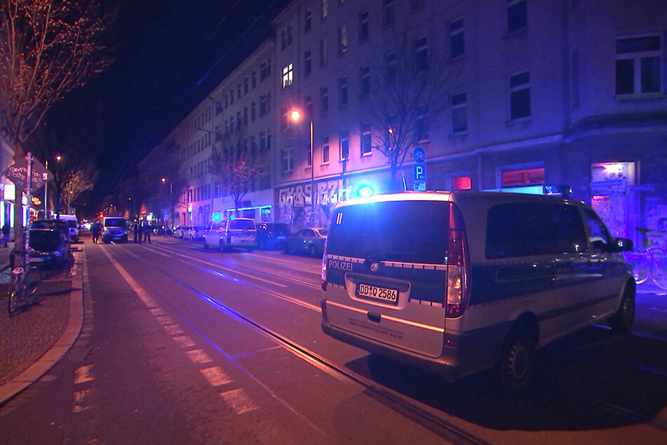 Leipzigs Polizei musste in der Nacht zum Montag erneut zu einer Auseinandersetzung auf der Eisenbahnstraße ausrücken. (Archivbild)