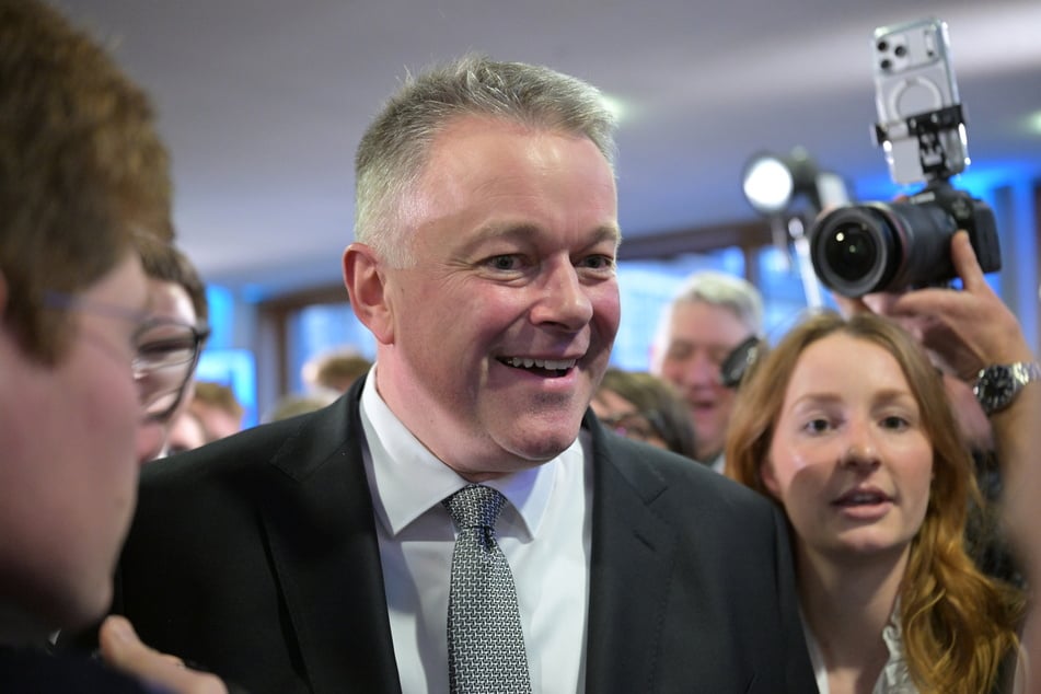 CDU-Spitzenkandidat Gordon Schnieder ist der Mann des Abends.