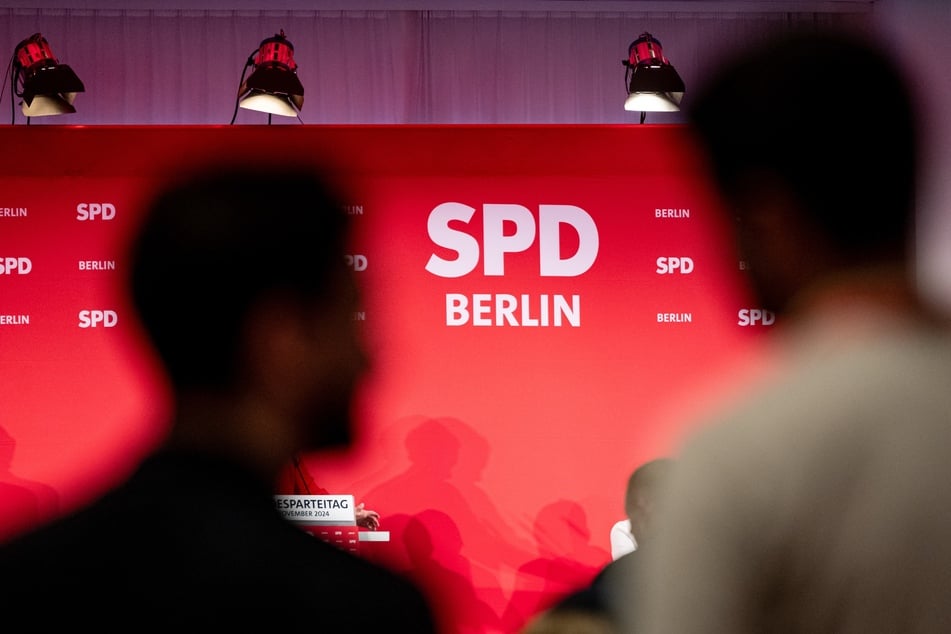 Auf einem SPD-Parteitag in Mitte sprach sich Landesvorsitzende Nicola Böcker-Giannini für eine volle Laufzeit des 29-Euro-Tickets aus. (Symbolbild)