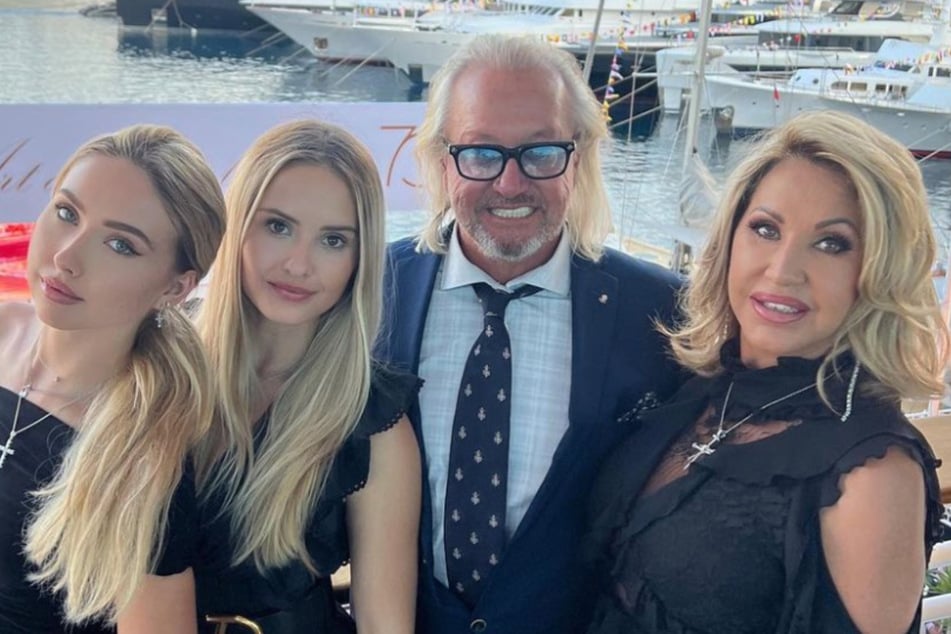 Robert (59) und Carmen (58) Geiss genießen ihr Leben in Monaco mit ihren beiden Töchtern Davina (20) und Shania (19).