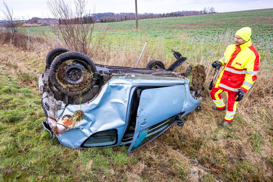Die junge Frau (20) landete mit ihrem Toyota im Straßengraben.