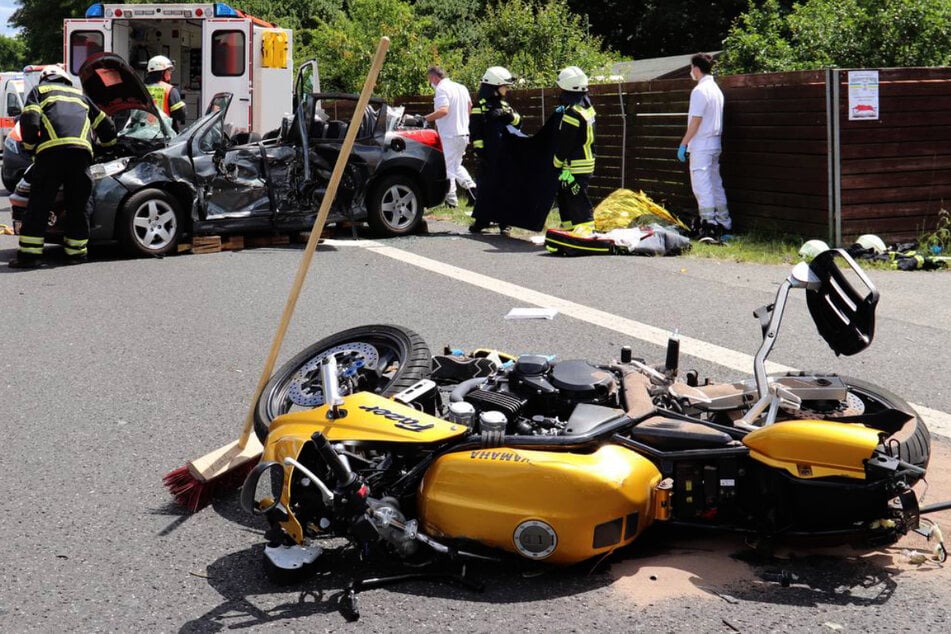 Heftiger Crash bei Offenbach: Motorradfahrer (†49) stirbt noch an Unfallstelle