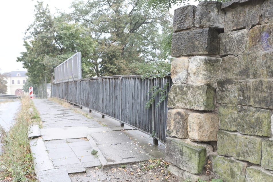 Auch an der Brücke Fabricestraße wurden bereits Sicherheitsmaßnahmen, beispielsweise durch eine Fahrbahneinengung, getroffen.