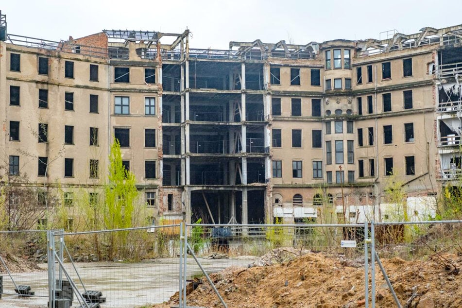 Leipzig: XXL-Bauruine statt Luxus: Früheres DDR-Vorzeigehotel verliert weiter seinen Glanz