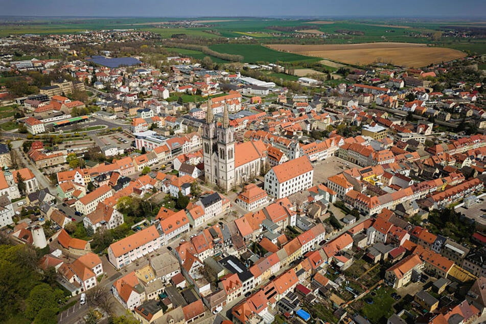 Sie nennt sich selbst "die Stadt im Herzen von Sachsen". Im Himmel über Oschatz wird vom 31. Juli bis 10. August die Segelflug-WM geflogen. Zeitgleich wird am Boden die Sensenmeisterschaft ausgetragen.