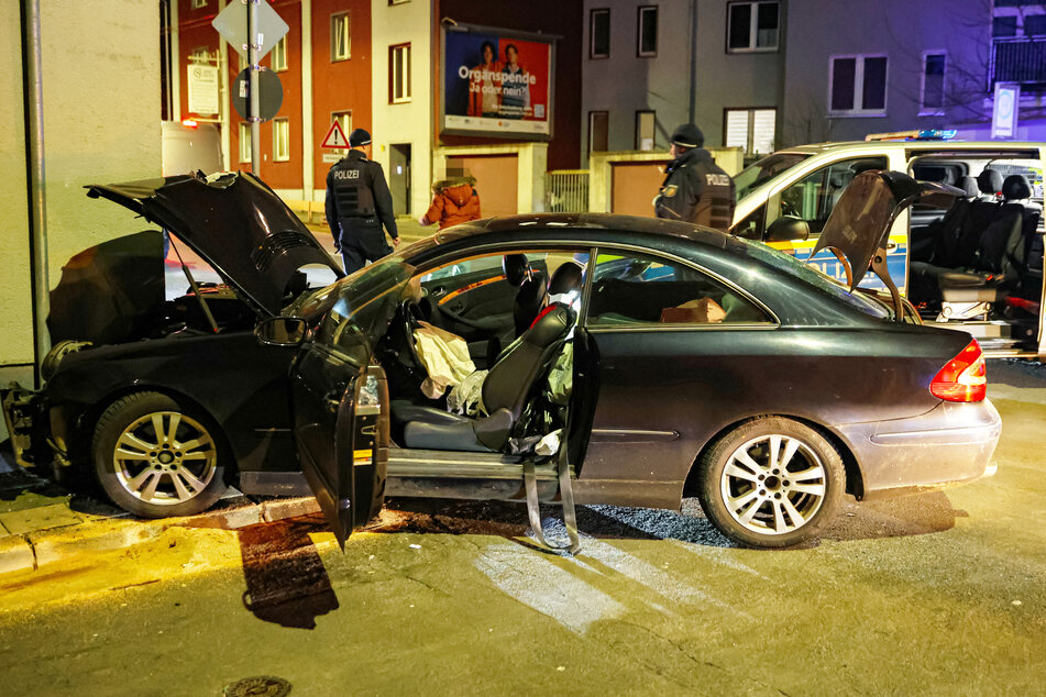 Beide Fahrzeuginsassen sollen bei dem Unfall auf der Kuller Straße in Solingen nicht verletzt worden sein.