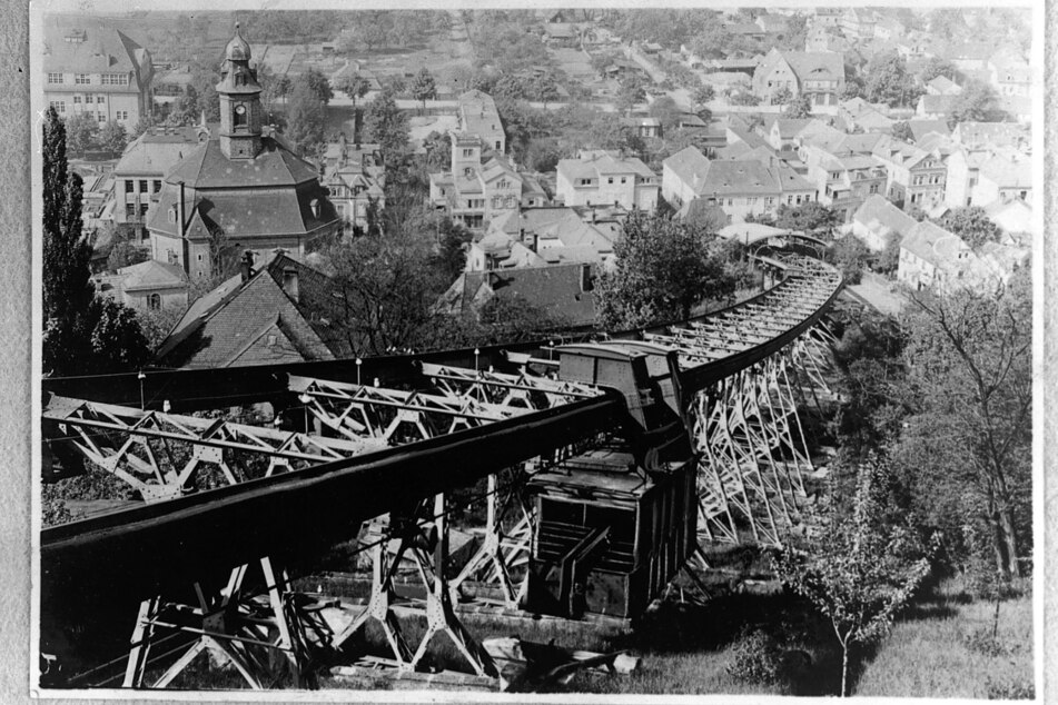 Räder, Bremsen und Fahrwerk sind noch original von 1900.