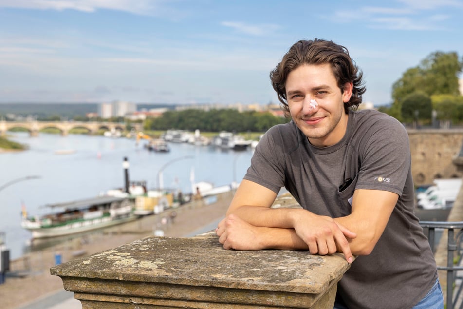 John auf der Brühlschen Terrasse. Dresden und das Passierte lässt ihn nicht los.