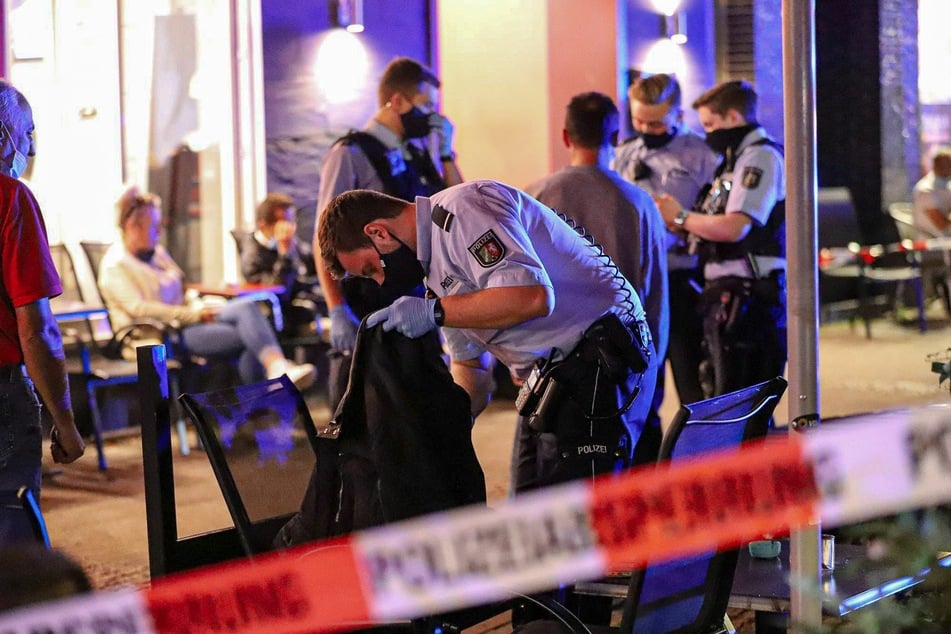 Bei einer Großrazzia hat die Polizei in Wuppertal insgesamt 80 Personen kontrolliert. Dabei fielen den Beamten viele Straftaten und Ordnungswidrigkeiten fest.